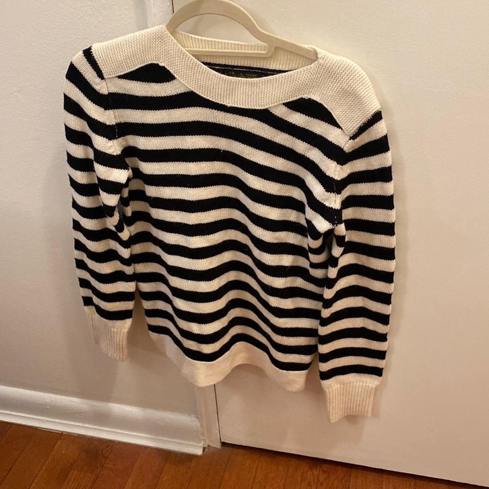 NWOT Le Mont St Michel Sweater S